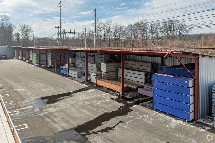 More Photos Of 252-262 Depot Rd, Milford Light Distribution For Lease
