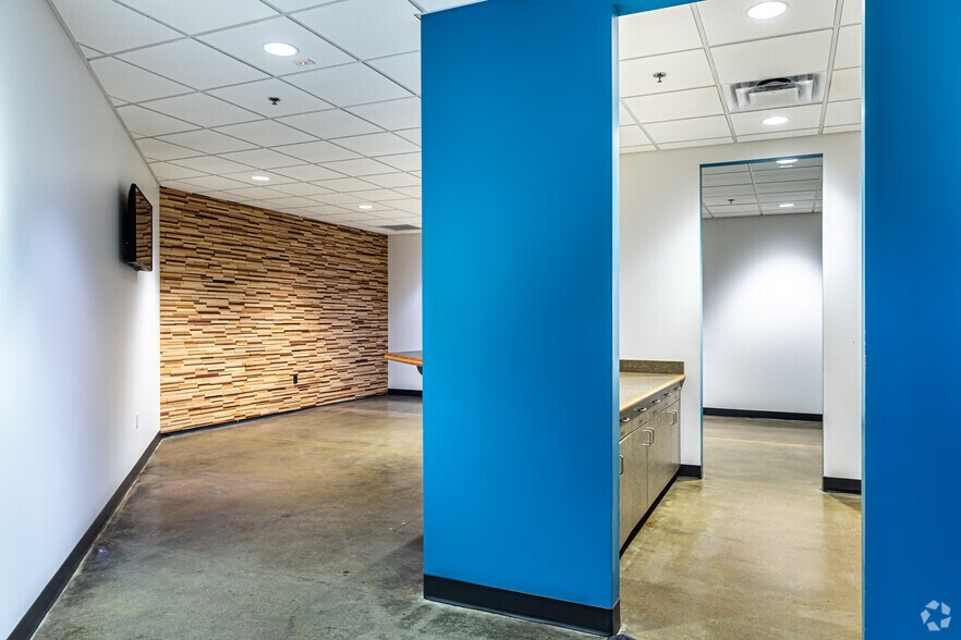 More Photos Of 6700 W 115th St, Overland Park Office For Lease