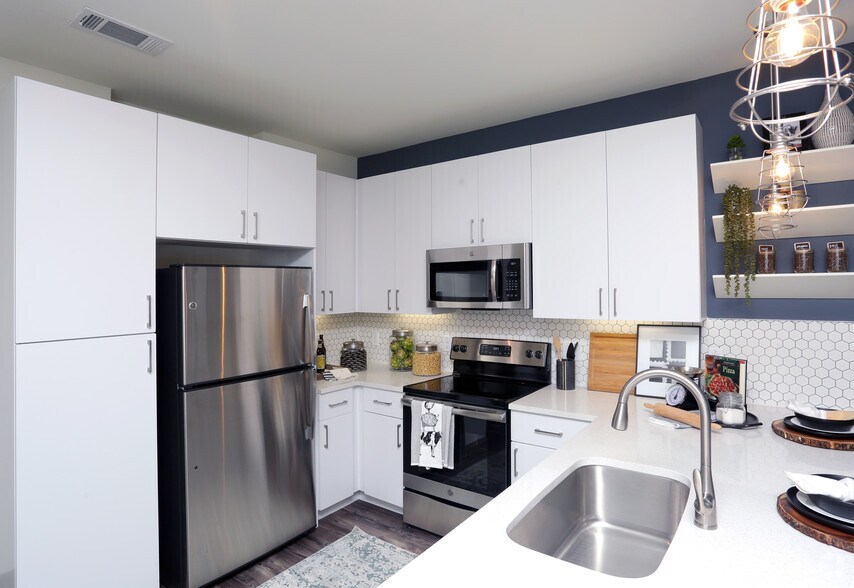 More Photos Of 195 W Davis St, Dallas Apartments For Lease