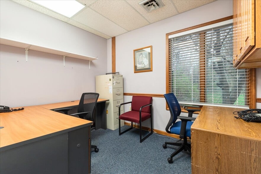 More Photos Of 10623 Crestwood Dr, Manassas Office For Sale