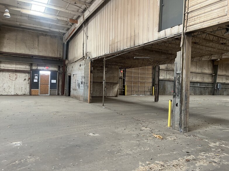 More Photos Of 1012 E Waylon Jennings Blvd, Littlefield Industrial For Sale