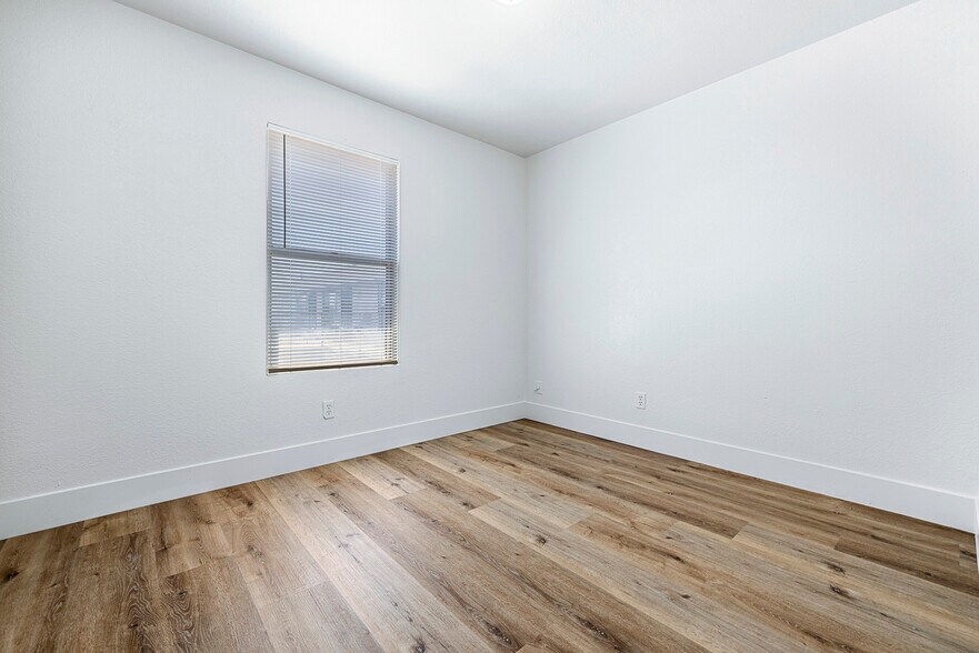 More Photos Of 1911 E Saginaw Way, Fresno Apartments For Sale