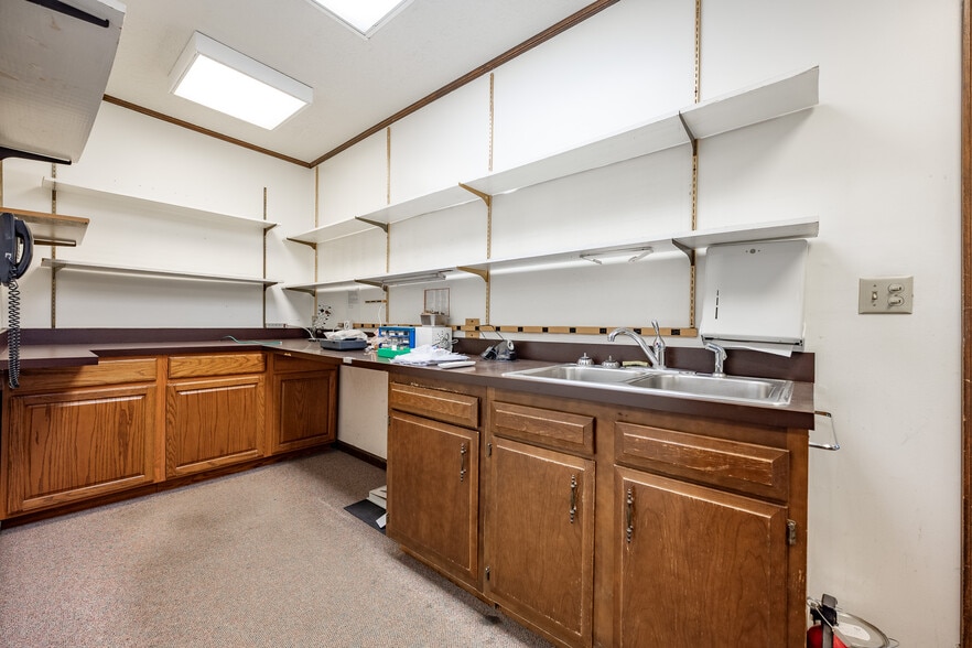 More Photos Of 814 E Washington St, Greencastle Medical For Sale