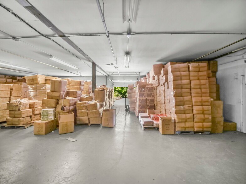 More Photos Of 1434-1440 County Rd, Wantage Warehouse For Sale