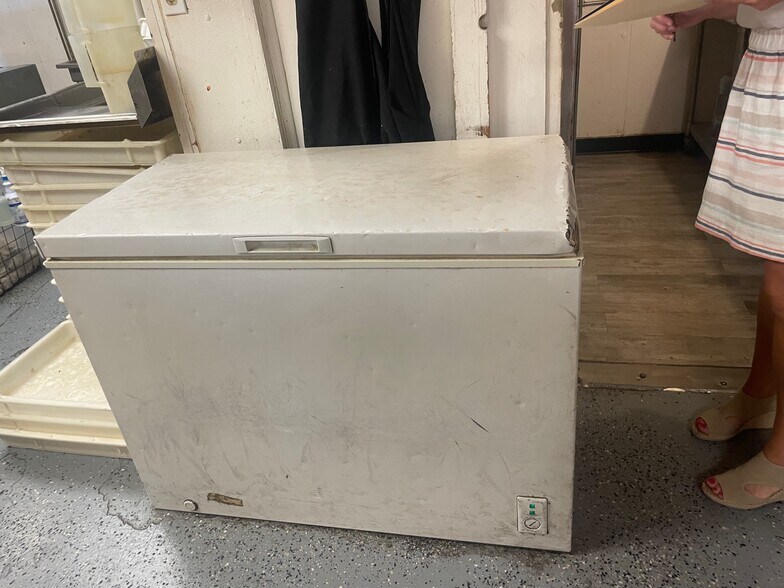 More Photos Of 102 5th St, Lincoln Restaurant For Sale