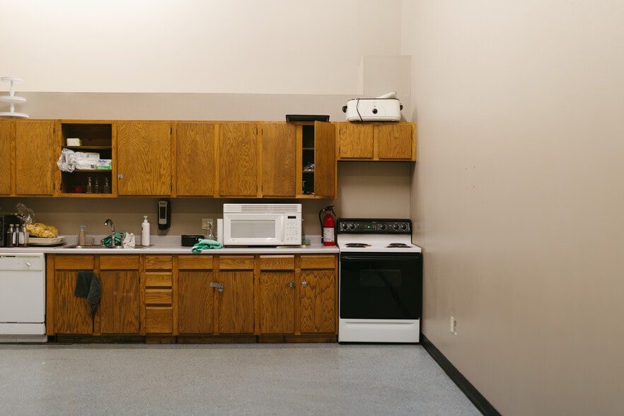 More Photos Of 260 S Academy Blvd, Colorado Springs Freestanding For Sale