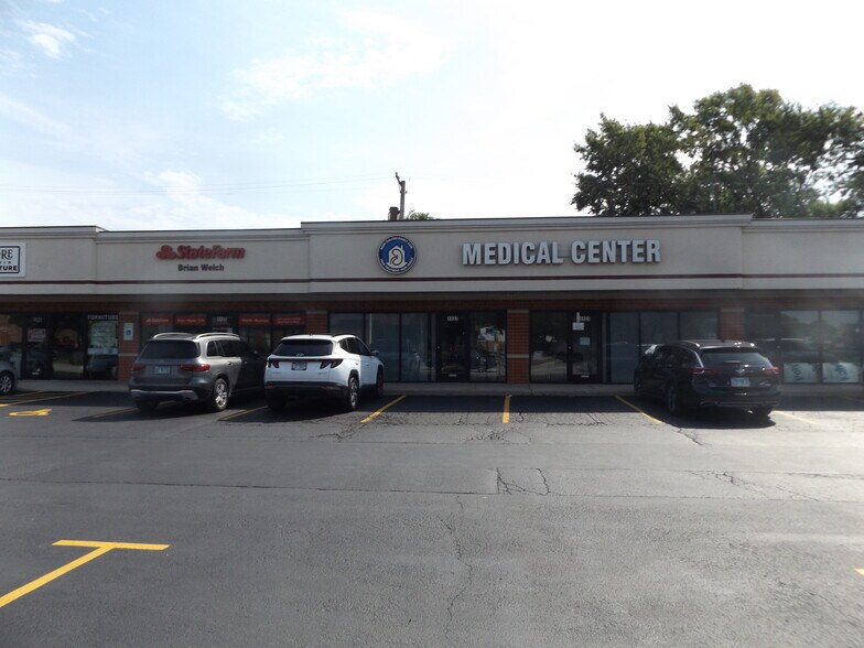 More Photos Of 1127 S Arlington Heights Rd, Arlington Heights General Retail For Lease