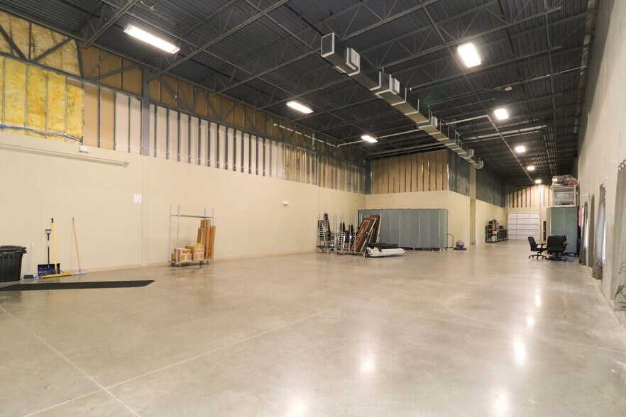 More Photos Of 160 Cedar Pointe Dr, Mooresville Flex For Sale