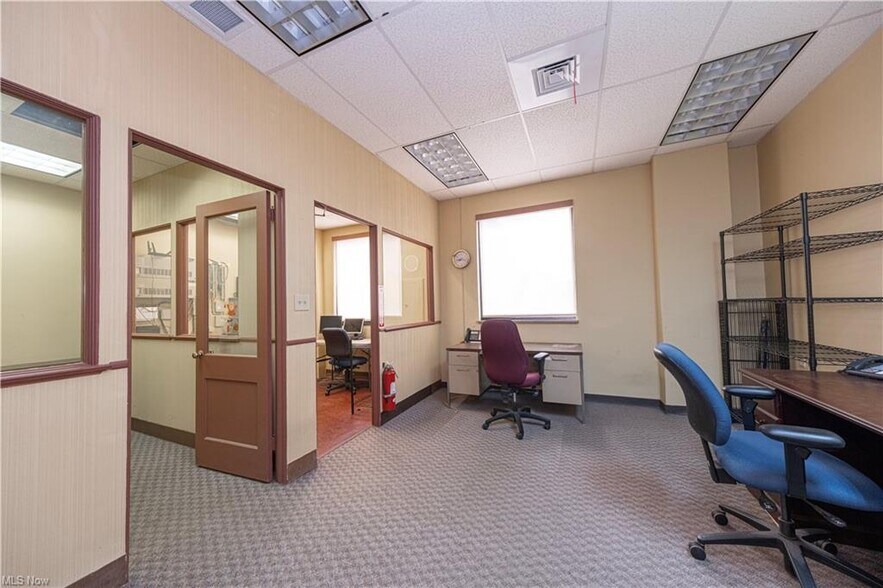 More Photos Of 1439 Sunset Blvd, Steubenville Light Manufacturing For Sale