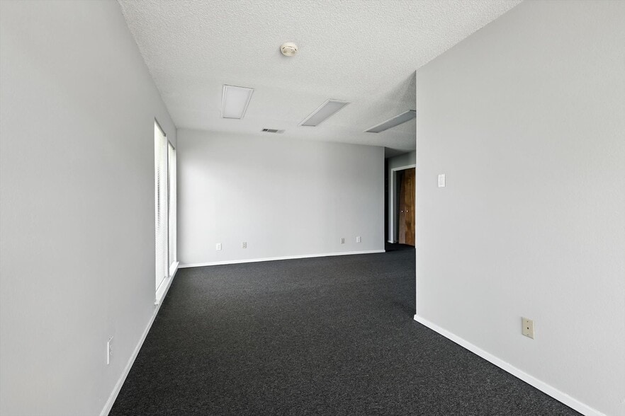 More Photos Of 2218 Michigan Ave, Arlington Unknown For Lease