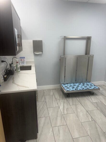 More Photos Of 7 Cuthbert Blvd, Oaklyn Office For Sale
