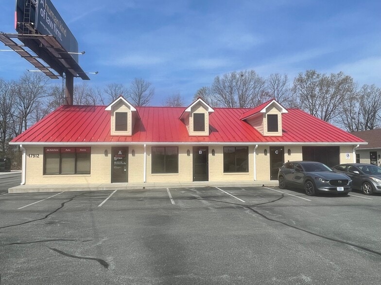 More Photos Of 17912 Forest Rd, Forest Storefront Retail Office For Lease