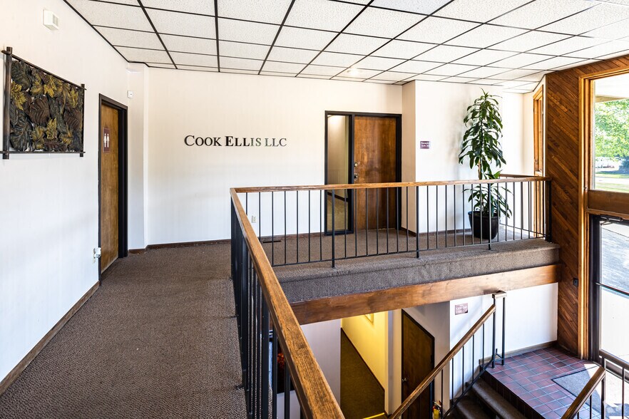 More Photos Of 136 E Walnut St, Independence Office For Lease