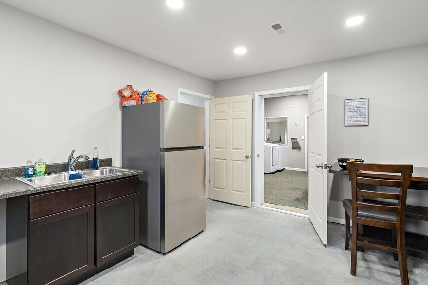 More Photos Of 121 N Folger St, Carrollton Office For Sale