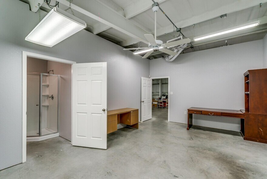 More Photos Of 13300 Cleburne Hwy, Cresson Industrial For Sale