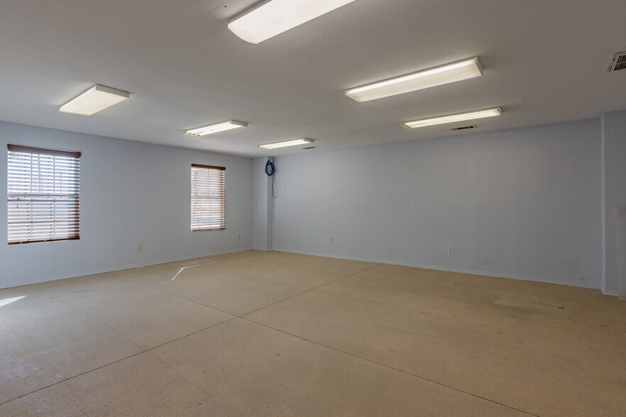 More Photos Of 9604 W County Road 152, Midland Warehouse For Lease