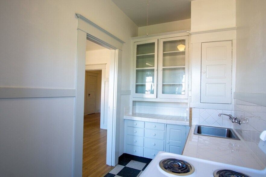 More Photos Of 1730 NW Couch St, Portland Apartments For Sale