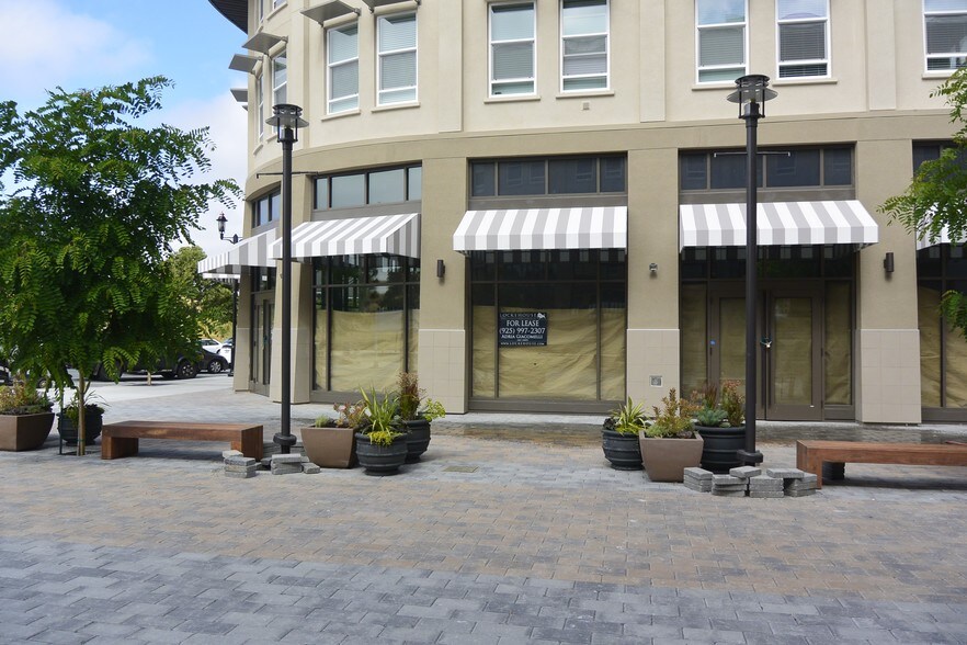 More Photos Of 1375-1411 Sycamore Ave, Hercules Unknown For Lease