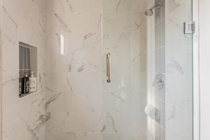 More Photos Of 630 S Walters, San Antonio Freestanding For Sale