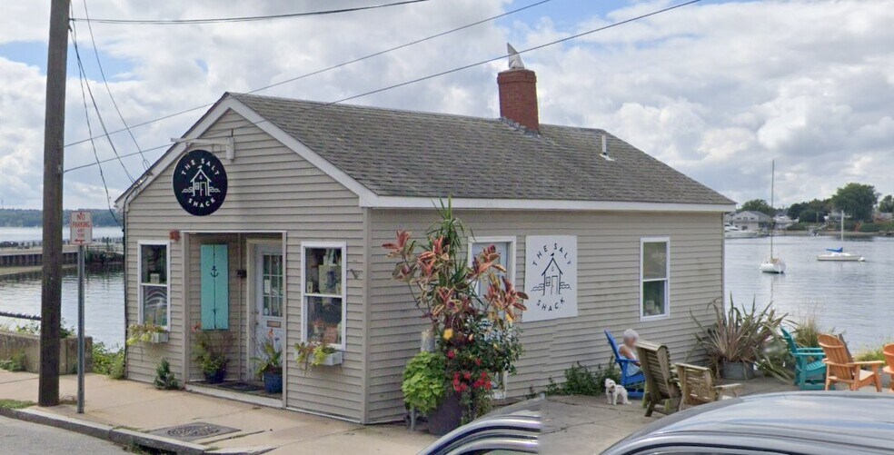 Primary Photo Of 1793 Main Rd, Tiverton General Retail For Lease