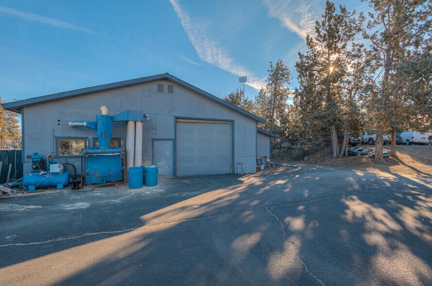 More Photos Of 625 SE 9th St, Bend Warehouse For Sale
