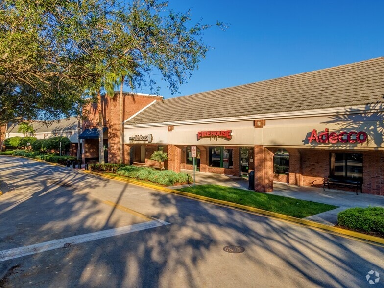 More Photos Of 801 S University Dr, Plantation General Retail For Lease