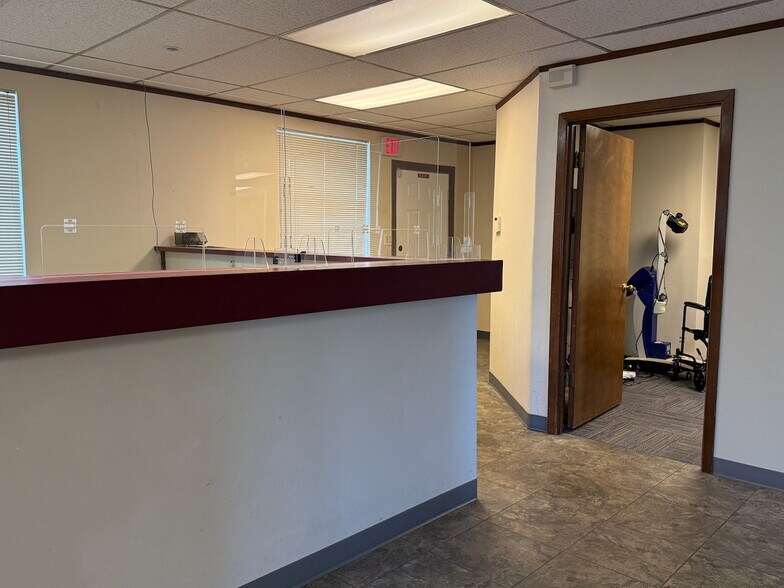 More Photos Of 1720 S 72nd St, Tacoma Medical For Lease