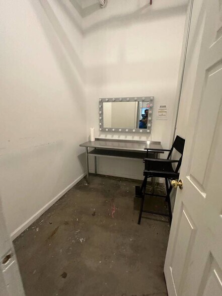 More Photos Of 354 Troutman St, Brooklyn Industrial For Sale