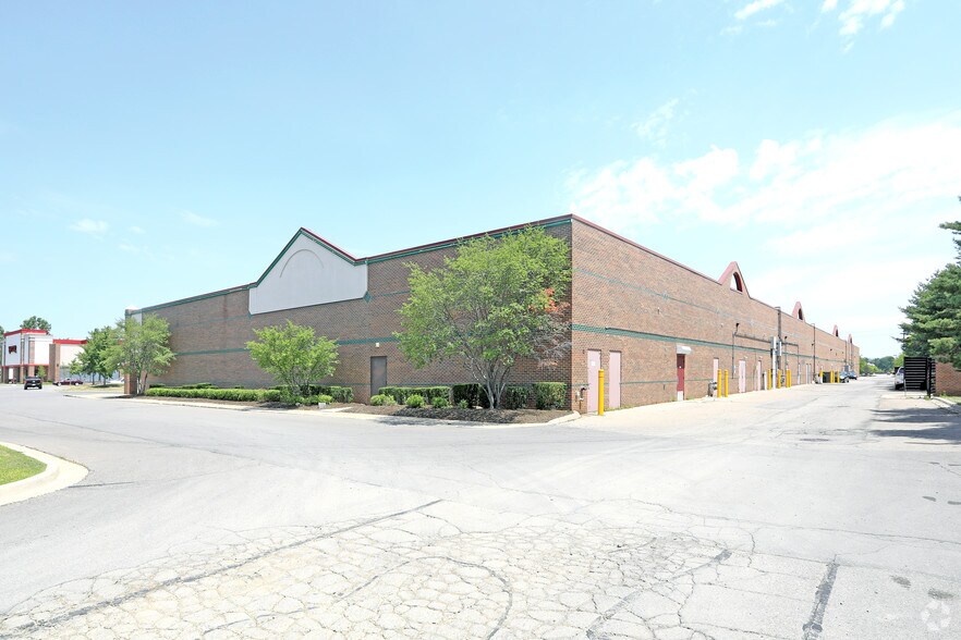 More Photos Of 1657-1965 N Canton Center Rd, Canton Township Unknown For Lease