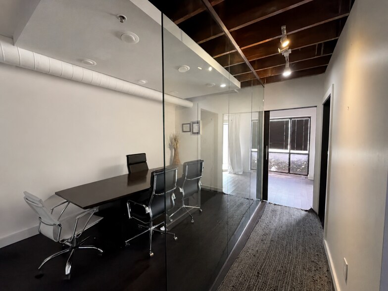 More Photos Of 1005 W Jefferson Blvd, Dallas Loft Creative Space For Lease