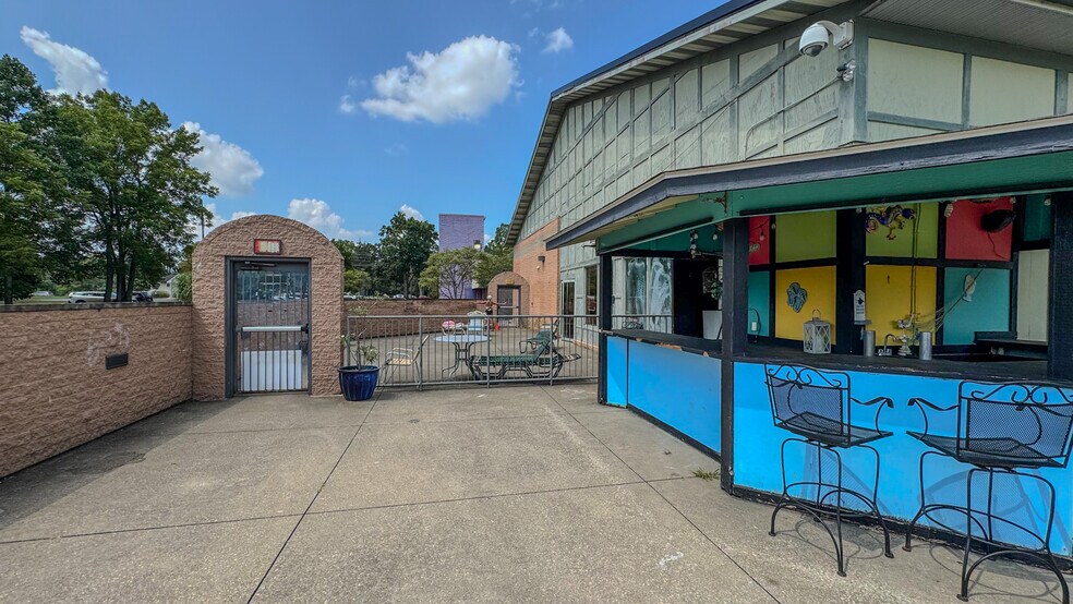 More Photos Of 5133 Darrow Rd, Hudson Health Club For Sale
