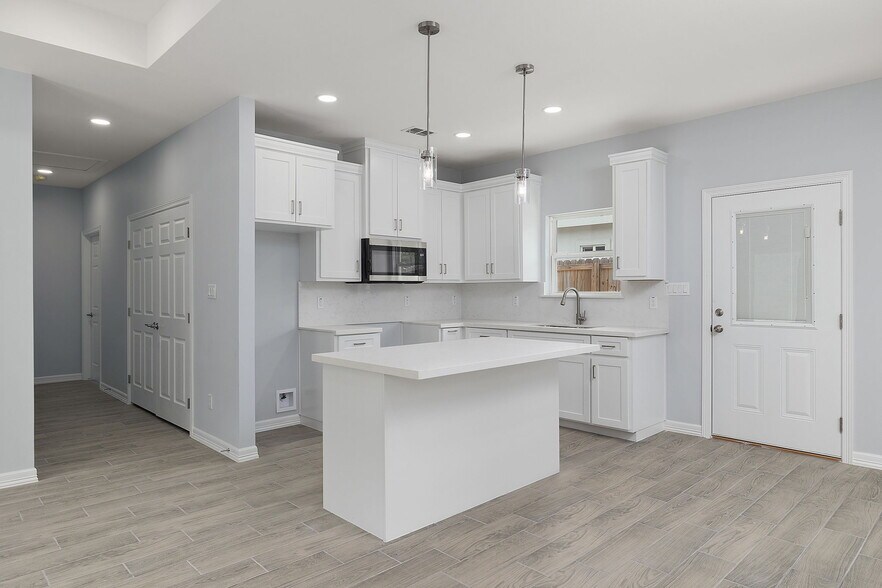 More Photos Of 412 E Acacia St, Alamo Apartments For Sale