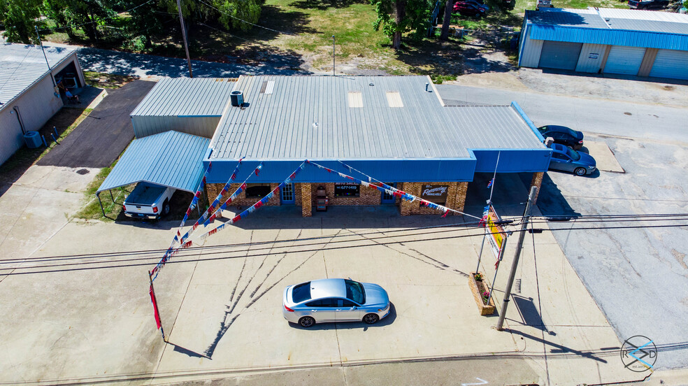 Primary Photo Of 811 W Corsicana St, Athens Storefront Retail Office For Sale