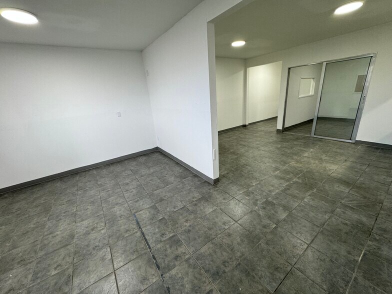 More Photos Of 208-220 NW 1st Ave, Hallandale Service For Lease