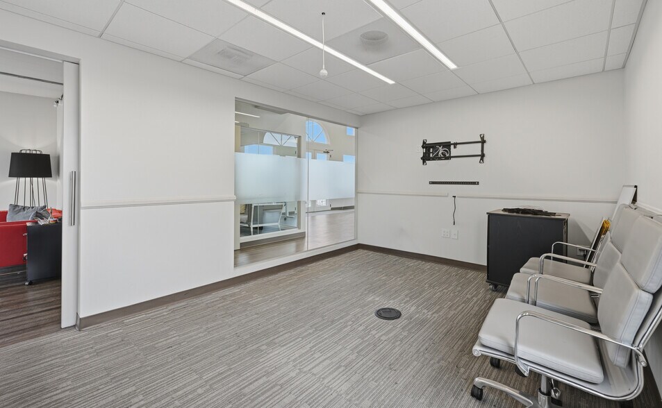 More Photos Of 1551 Shelter Island Dr, San Diego Hotel For Lease