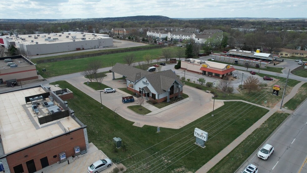 More Photos Of 2221 W 31st St, Lawrence Bank For Sale