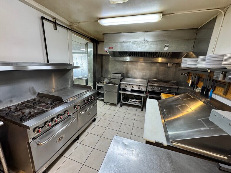 More Photos Of 1550 Missouri Valley Rd, Riverton Restaurant For Sale