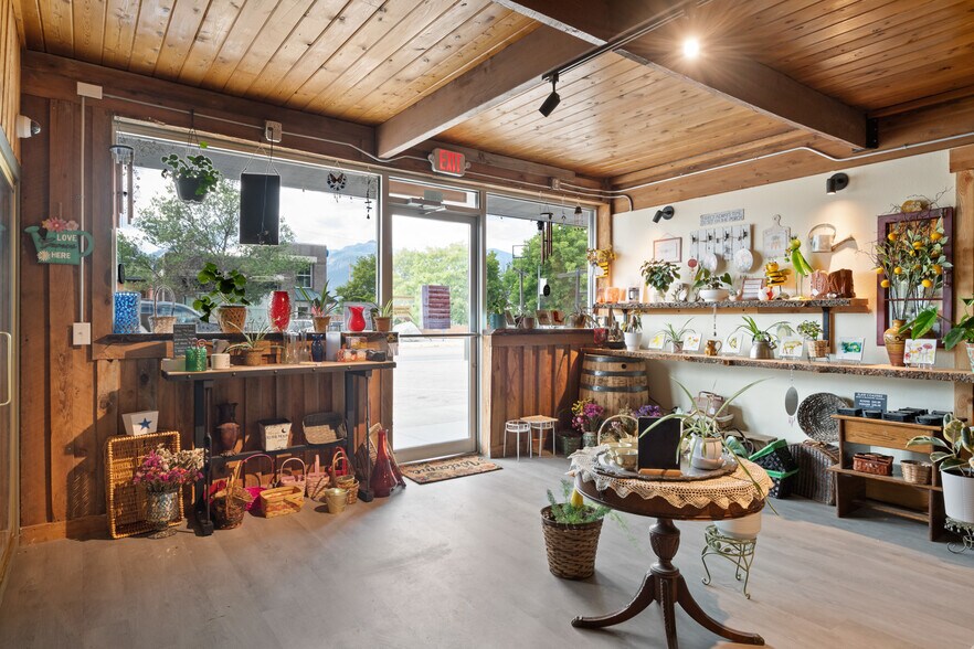 More Photos Of 108 Main St, Stevensville General Retail For Sale