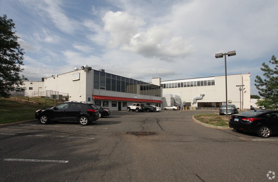 More Photos Of 412 Middle Tpke W, Manchester Unknown For Lease