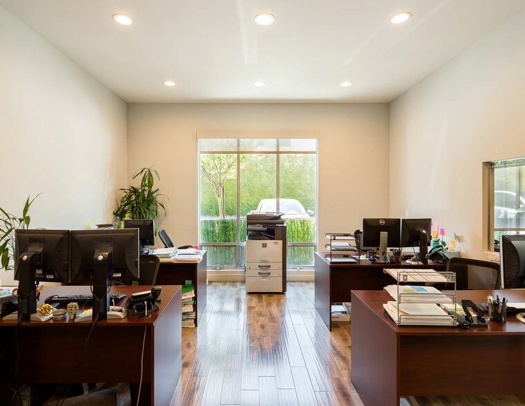 More Photos Of 13263 Ventura Blvd, Studio City Office For Lease