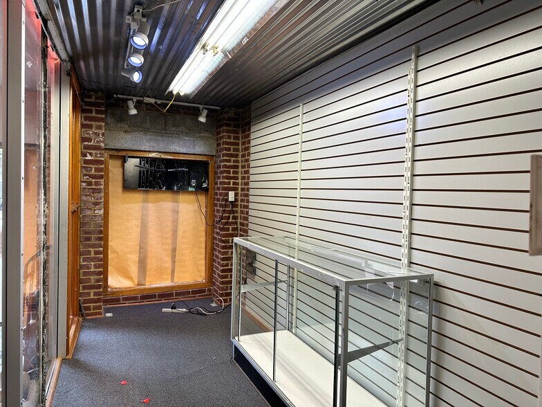 More Photos Of 508 S Broadway, Baltimore Storefront Retail Office For Sale