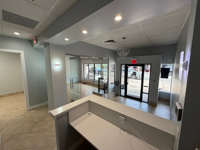 More Photos Of 621 Lake Ave, Lake Worth Beach Storefront Retail Office For Lease
