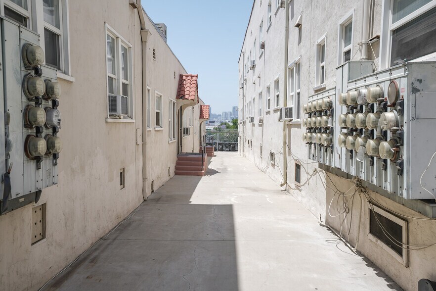 More Photos Of 307 S Boyle Ave, Los Angeles Apartments For Sale