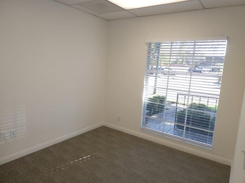 More Photos Of 447 W Burchett St, Glendale Office For Sale
