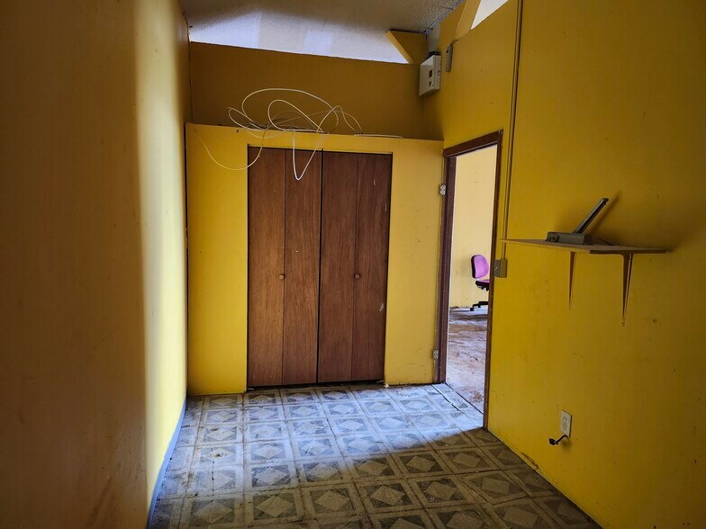 More Photos Of 1457 Meriden Rd, Waterbury Unknown For Lease