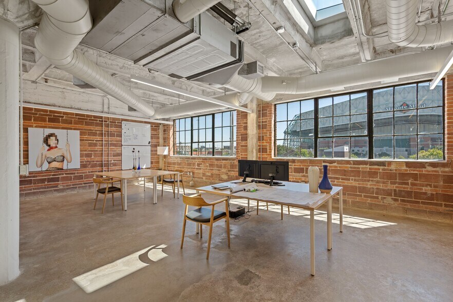 More Photos Of 1701 Commerce St, Houston Loft Creative Space For Lease