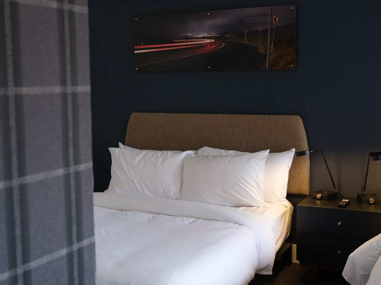 More Photos Of 310 SE Dorion, Pendleton Hotel For Sale