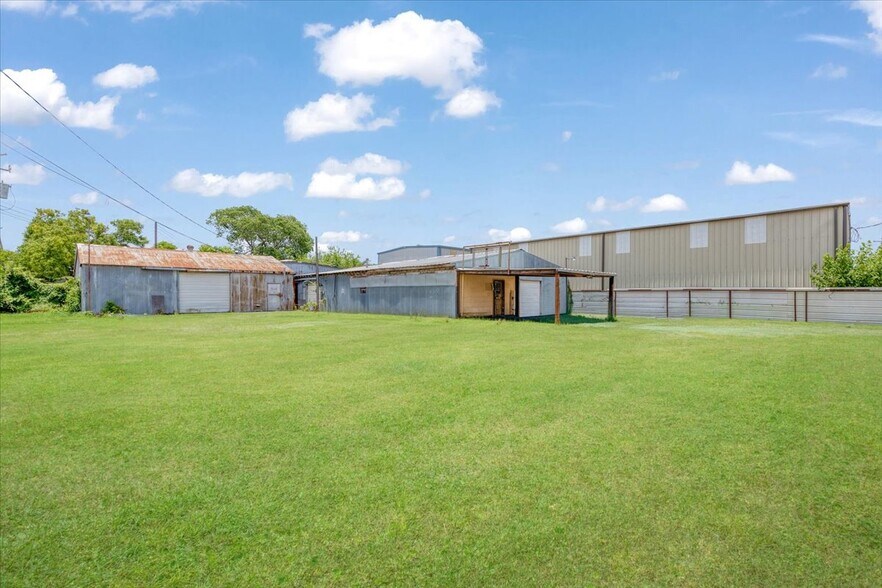 More Photos Of 6334 Midvale Ave, Houston Warehouse For Lease