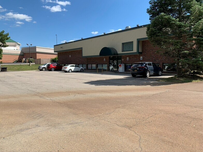 More Photos Of 1780 Ridge Rd E, Rochester Unknown For Lease