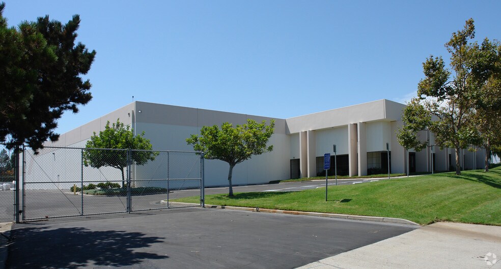 More Photos Of 800 W Artesia Blvd, Compton Warehouse For Lease